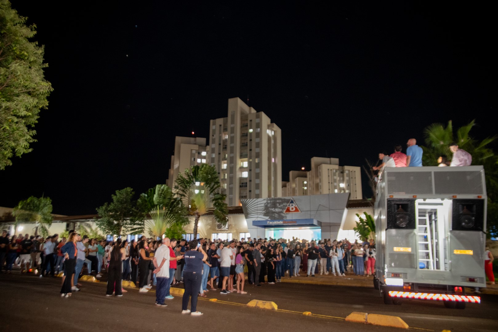 Uma noite histórica: Faculdade Barretos agora é UniBarretos